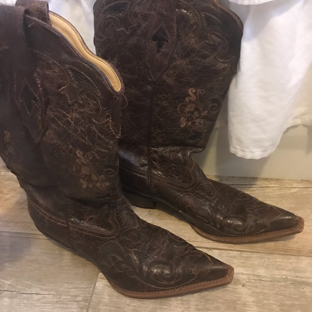 Brown Corral snipe toe boots.